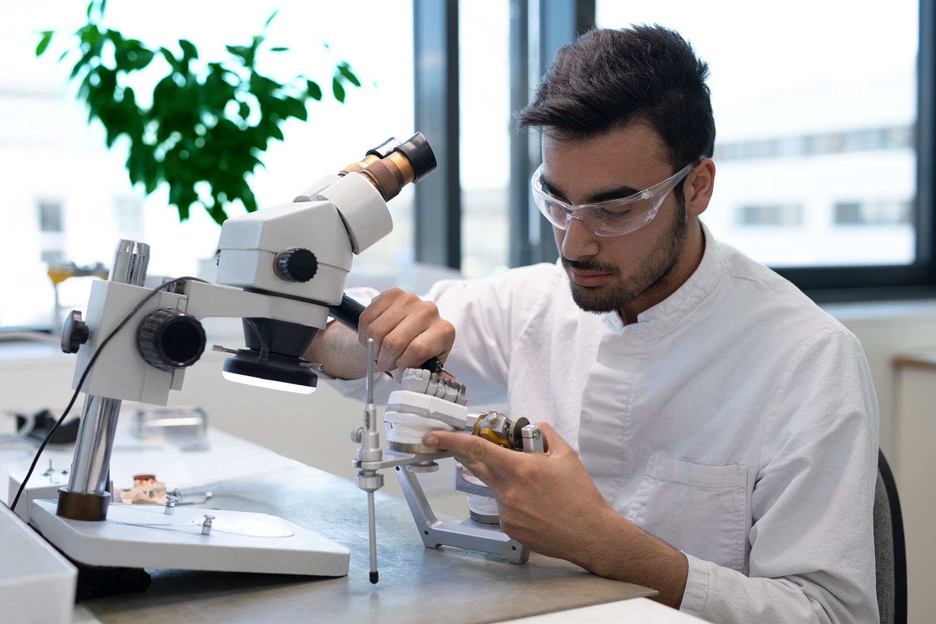 Il laboratorio Rager è caratterizzato da oltre 5 decenni di esperienza. Una storia che si percepisce anche alla CADdent GmbH. 