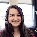Sabrina Oettle,
E-Commerce Azubi Familiäres Umfeld und ab­wechlsungreiche Arbeit